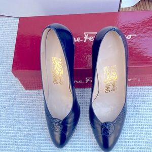 Ladies navy blue Aurora Ferragamo pumps  6 1/2 c in box